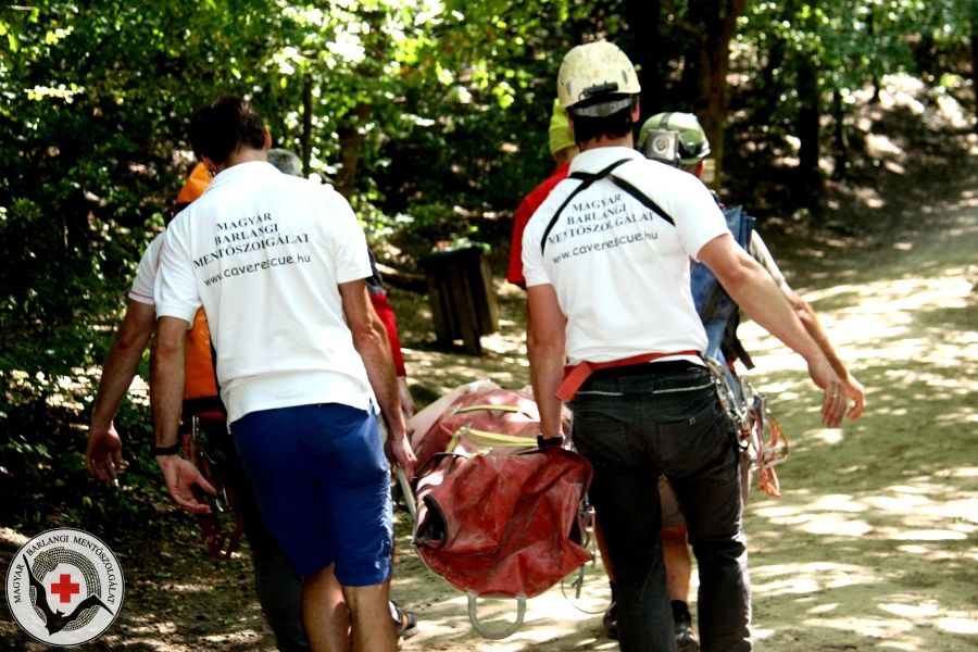 Bokasérült mentés Solymár Rózsika forrás BMSz barlangi mentőszolgálat tüzoltó országos mentőszolgálat OMSZ
