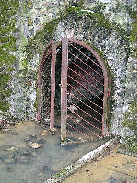 A Baradla-alsóbarlang bejárata